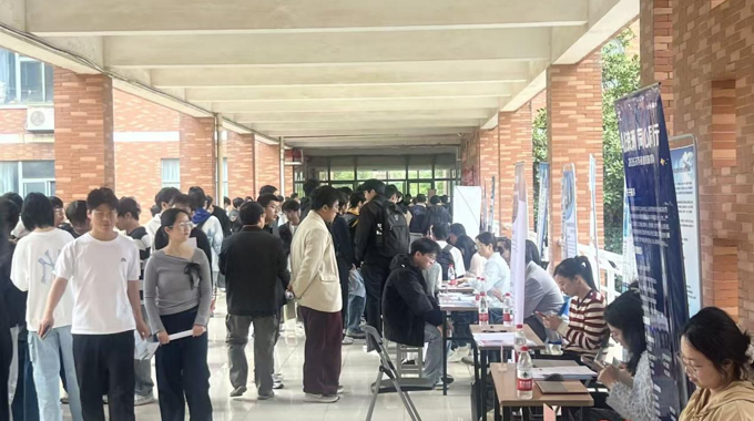 软件学院举办2026届毕业生春季联合专场招聘会